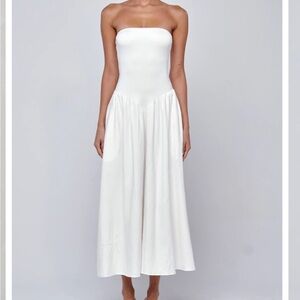 Elegant White Strapless Dress
